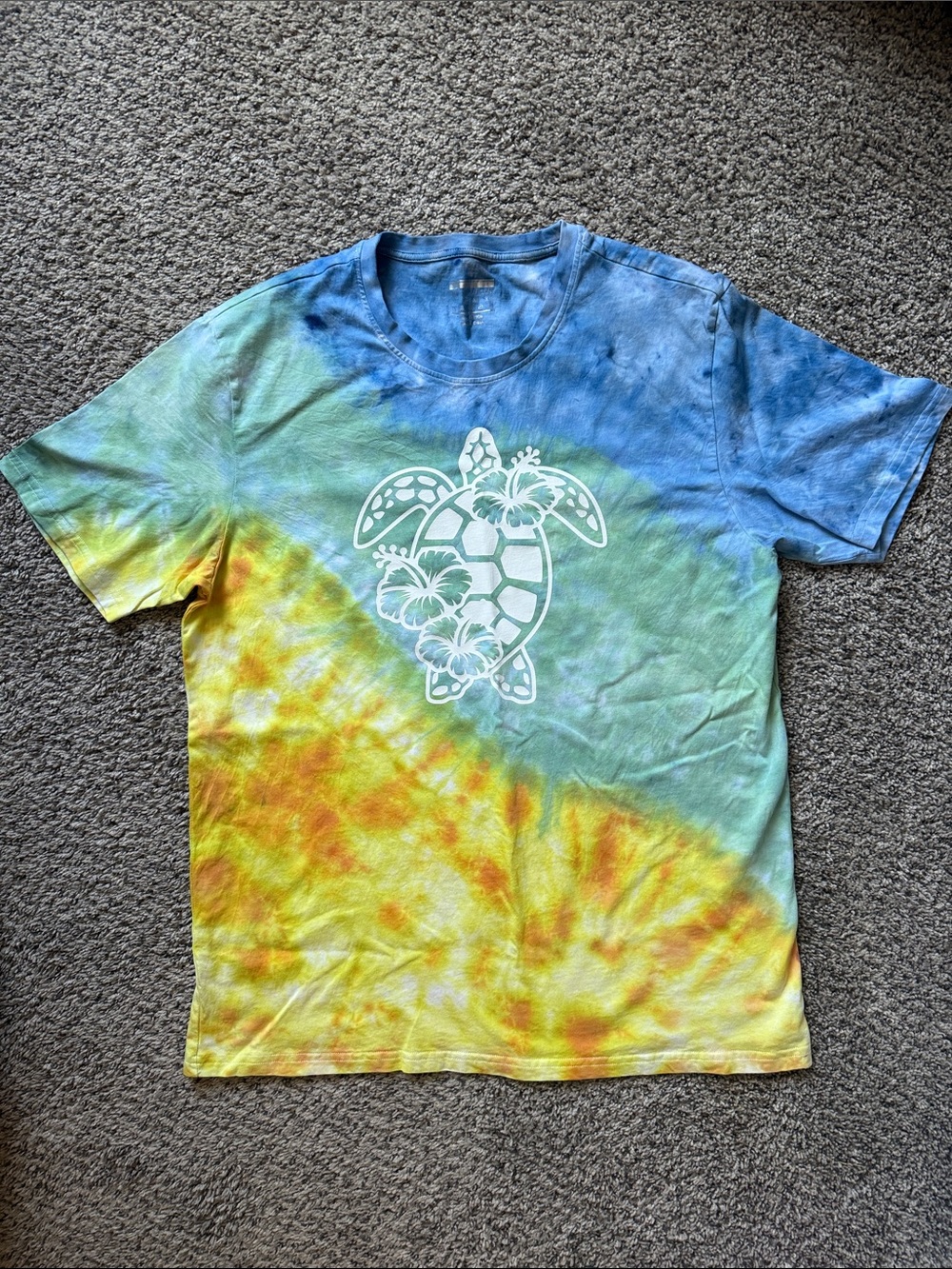 Tie-Dye Sea Turtle Beach Ocean Graphic T-Shirt - Blue, Green & Yellow
